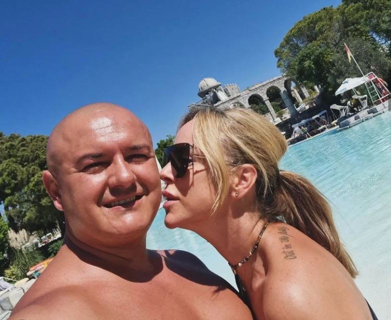 Od konobara i pjevačice do skladnog braka: Kako je počela ljubavna priča Slađe Allegro koja traje više od decenije