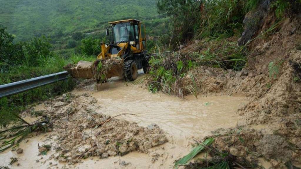 Više od 260.000 ljudi evakuirano: Najjača oluja godine pogodila Kinu, poplave paralisale gradove