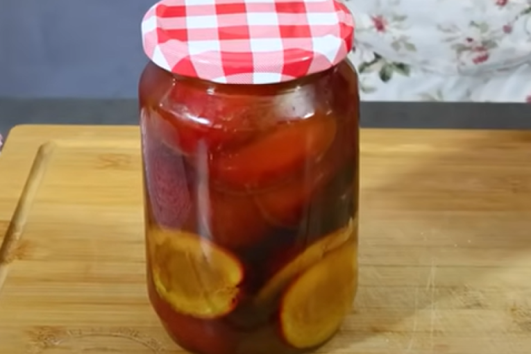 ŠLJIVE U MEDU ZA ZIMU: Jednostavan recept koji će oduševiti ljubitelje domaće zimnice