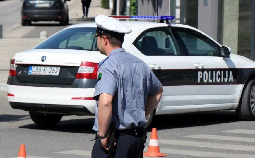 DRAMA U TUZLI! Djevojčica hladnim oružjem povrijedila dvije učenice!