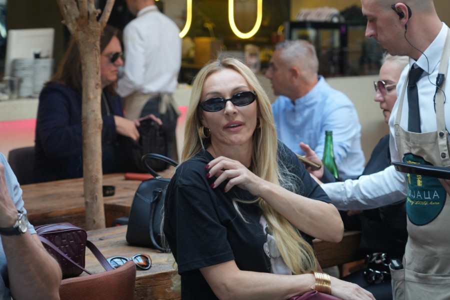 ANABELA ATIJAS PRVI PUT NAKON OPERACIJE! Pjevačica izašla u javnost, evo kako sada izgleda (FOTO)
