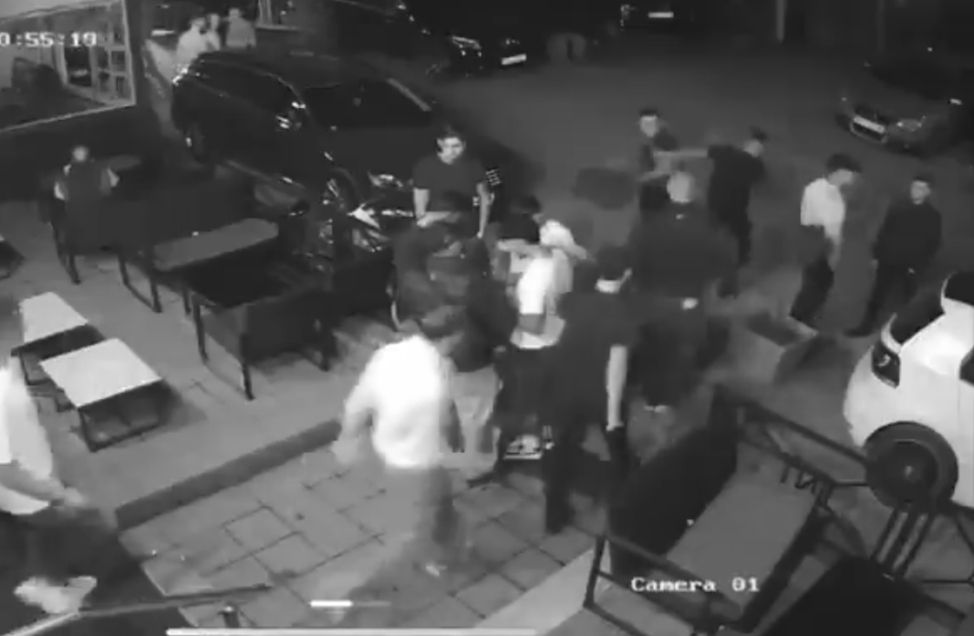Tragedija u Novom Pazaru: Maloljetnik izgubio život u brutalnoj tuči – napadači u bjekstvu