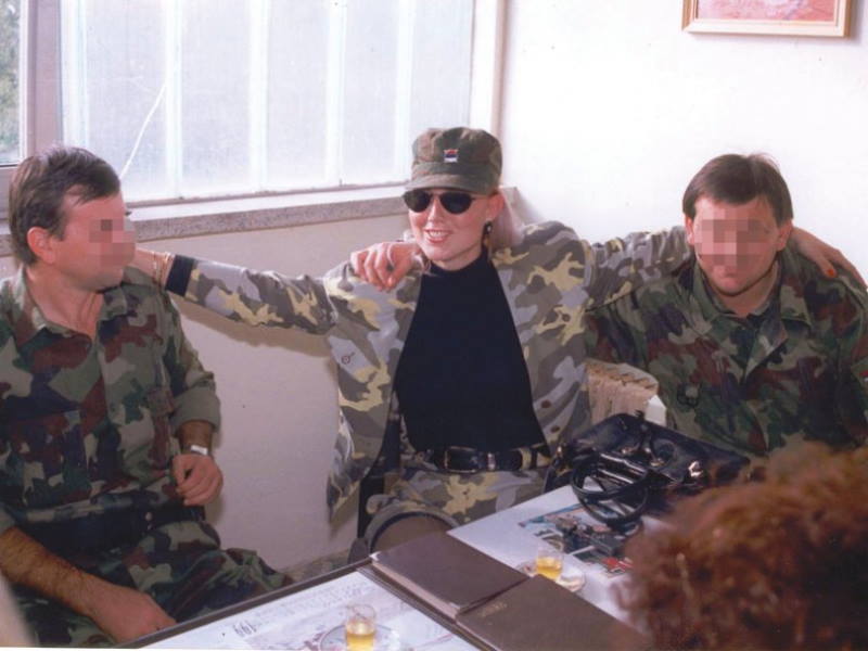 Lepa Brena na meti branilaca sa Krka Lepa Brena na meti branilaca sa Krka