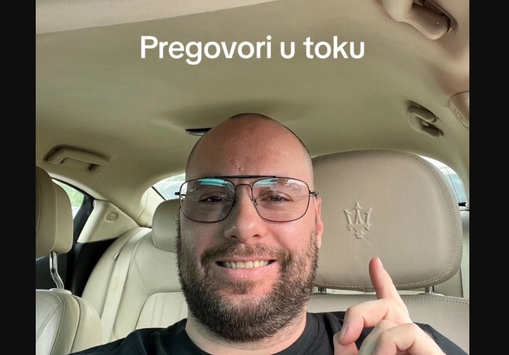 Zvezdan Slavnić viđen u Šimanovcima? Mitrovići ćute, ali fotografija govori sve! (FOTO) Zvezdan Slavnić viđen u Šimanovcima? Mitrovići ćute, ali fotografija govori sve! (FOTO)