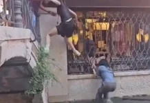 Drama u Veneciji: Turisti snimali selfije pa potopili gondolu! Drama u Veneciji: Turisti snimali selfije pa potopili gondolu!