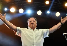 Halid Bešlić u bolnici: “Nije mi izgledao bolesno” – mladi pjevač otkrio emotivne detalje posljednjeg susreta! Halid Bešlić u bolnici: "Nije mi izgledao bolesno" – mladi pjevač otkrio emotivne detalje posljednjeg susreta!