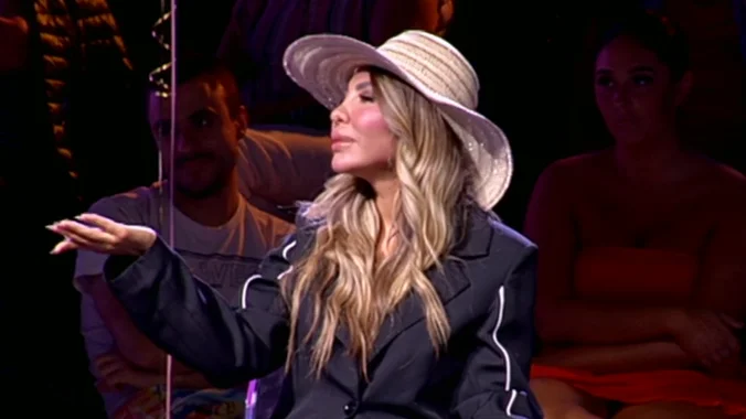 Kačavenda maše papirima, Aneli se ruga – rat bukti pred kamerama! 1 Kačavenda maše papirima, Aneli se ruga – rat bukti pred kamerama!