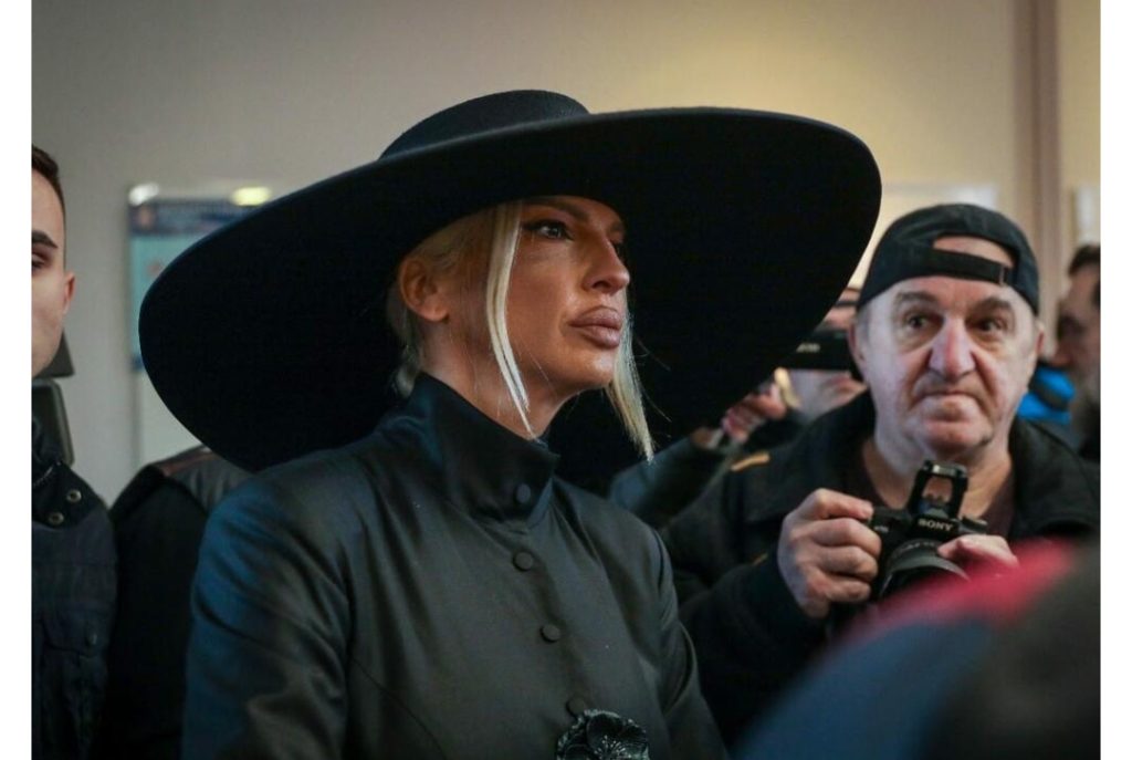 GORE DRUŠTVENE MREŽE: Jelena Karleuša vrijeđala žrtve genocida u Srebrenici, poručila da je to bio samo “zločin”