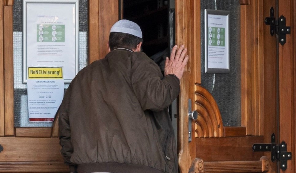 Skandal u srcu Beča: Vjerska organizacija trošila novac na eskort, luksuz i zabave – imami pod istragom!