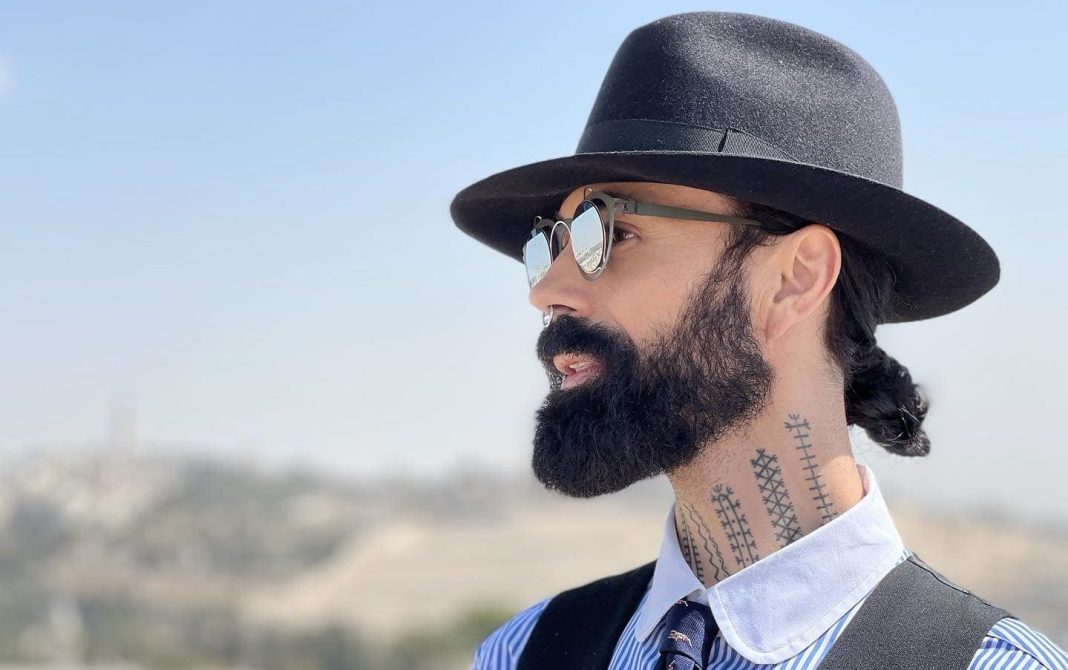 Božo Vrećo prošetao Sarajevo u svom „Vogue street“ izdanju – spoj tradicije i modernog stila