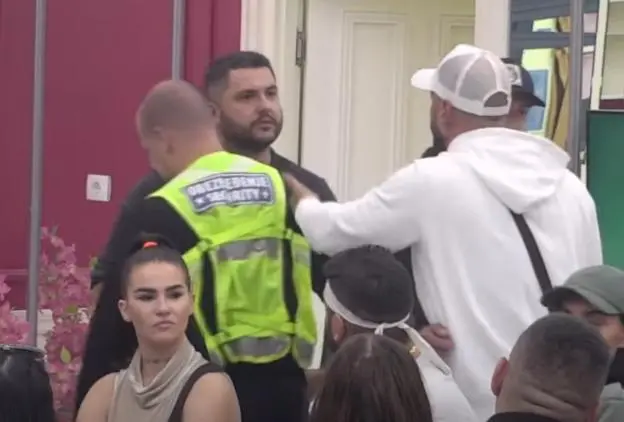 OBEZBJEĐENJE HITNO ULETELO U ELITU!! Luka i Asmin oči u oči pljušte uvrede, obezbjeđenje napravilo živi zid(VIDEO)