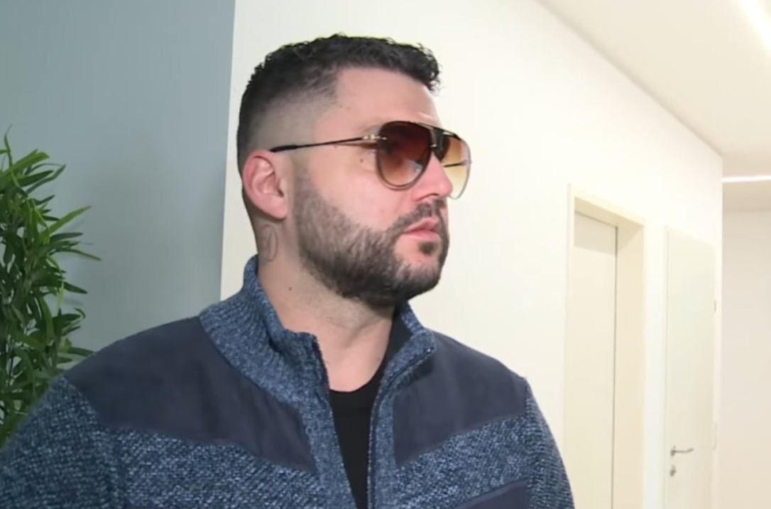 Asmin objavio emotivnu poruku kćerki: “Tvoja majka ti je uništila život, ali ja ću te spasiti!” (FOTO) Asmin objavio emotivnu poruku kćerki: “Tvoja majka ti je uništila život, ali ja ću te spasiti!” (FOTO)