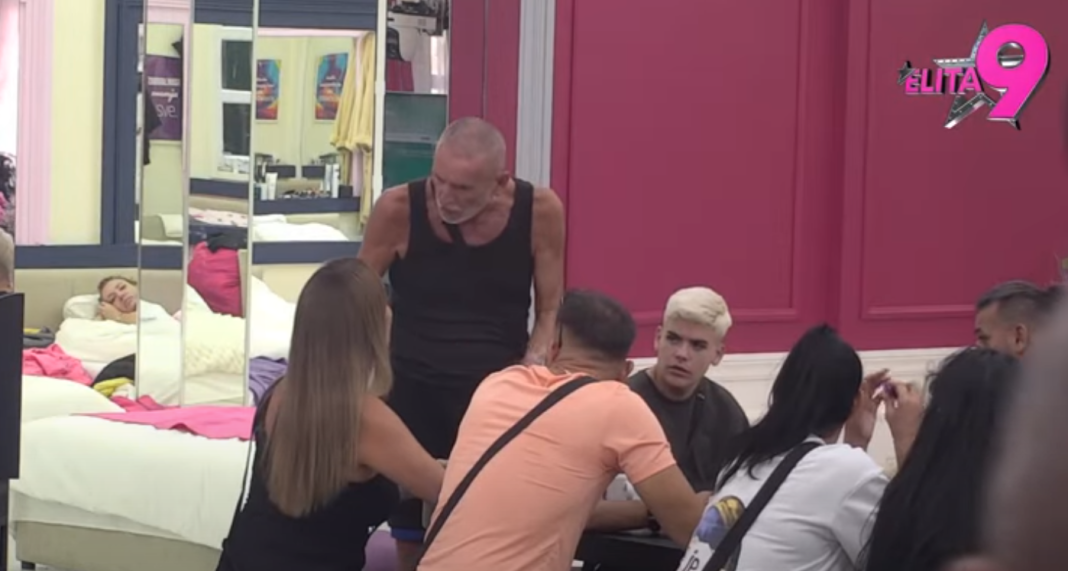 Pakao u Bjeloj kući: Mića i Kačavenda se posvađali oko pokojnika – jeziva scena uživo! Pakao u Bjeloj kući: Mića i Kačavenda se posvađali oko pokojnika – jeziva scena uživo!