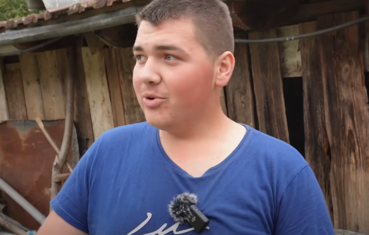 Devetnaestogodišnjak Ahmed koji je osvojio srca regiona – rad, poštenje i skromnost njegov su tajni recept za život! Devetnaestogodišnjak Ahmed koji je osvojio srca regiona – rad, poštenje i skromnost njegov su tajni recept za život!