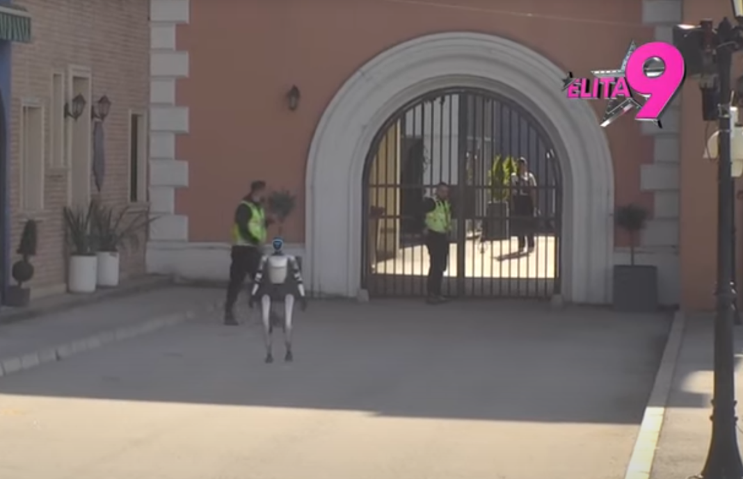 “ŠOK U ELITI! Dok su svi spavali, on se neprimetno ušunjao u Belu kuću — produkcija sve krije u STROGOJ TAJNOSTI!
