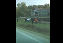 DRAMA U SREBRENIKU: Voz se zakucao u automobil – više osoba povrijeđeno! DRAMA U SREBRENIKU: Voz se zakucao u automobil – više osoba povrijeđeno!