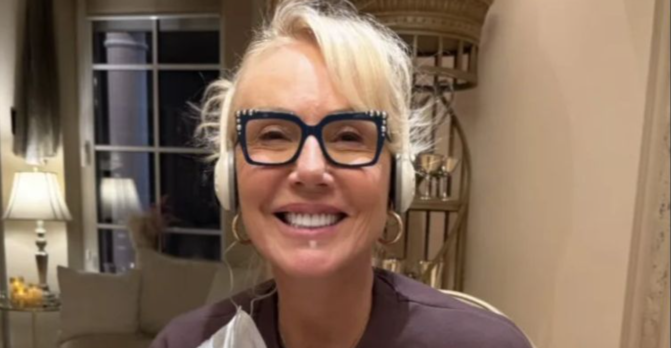 Bez šminke i savršen osmijeh: Lepa Brena proslavila 65. rođendan u intimnoj atmosferi vile Bez šminke i savršen osmijeh: Lepa Brena proslavila 65. rođendan u intimnoj atmosferi vile