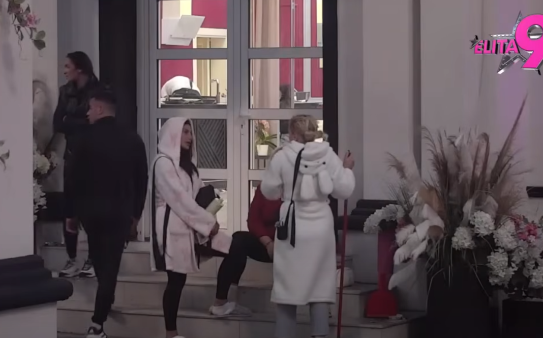 Skandal u Šimanovcima: Jakšićka i advokatica izgovorile šokantne reči – imanje bruji od vređanja! (VIDEO)