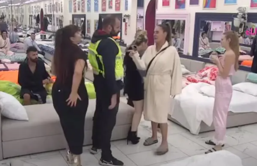 Prva diskvalifikacija obeležila noć!!Sukob Miljane i Kačavende kulminirao prvim izbacivanjem! Prva diskvalifikacija obeležila noć!!Sukob Miljane i Kačavende kulminirao prvim izbacivanjem!