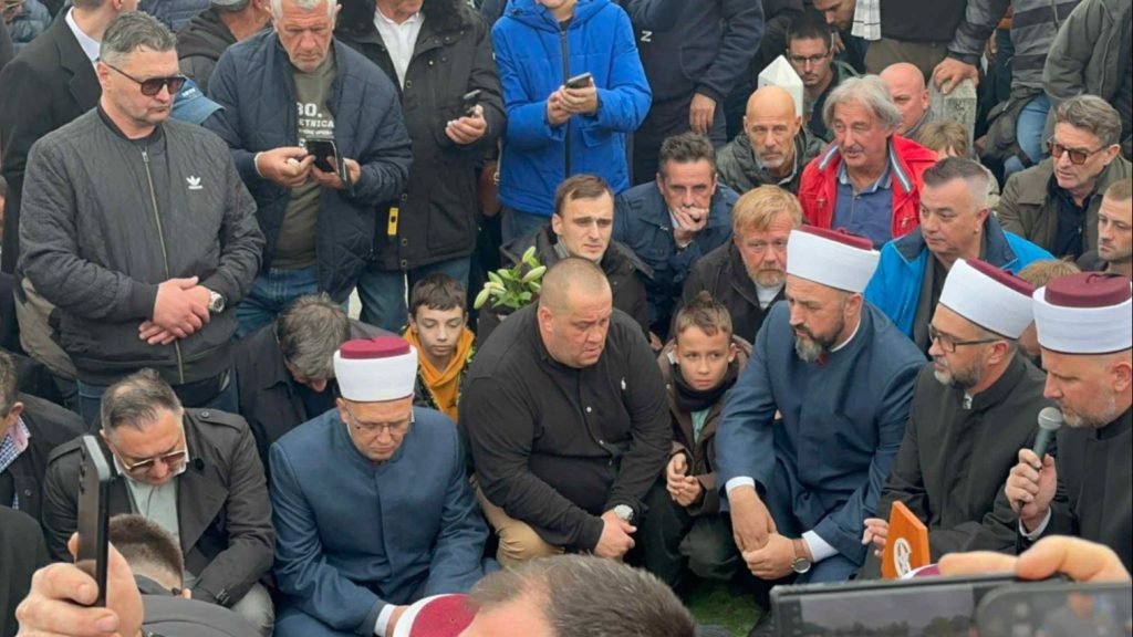 Klanjana dženaza Legendi Halidu Bešliću i obavljen ukop na groblju Bare