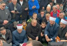 Klanjana dženaza Legendi Halidu Bešliću i obavljen ukop na groblju Bare Klanjana dženaza Legendi Halidu Bešliću i obavljen ukop na groblju Bare
