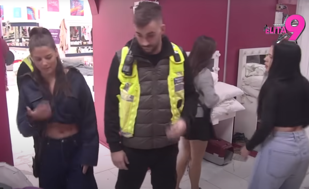 Diskvalifikacija u zraku! Brutalne uvrede, prijetnje i obezbjeđenje uletjelo u Belu kuću! Diskvalifikacija u zraku! Brutalne uvrede, prijetnje i obezbjeđenje uletjelo u Belu kuću!