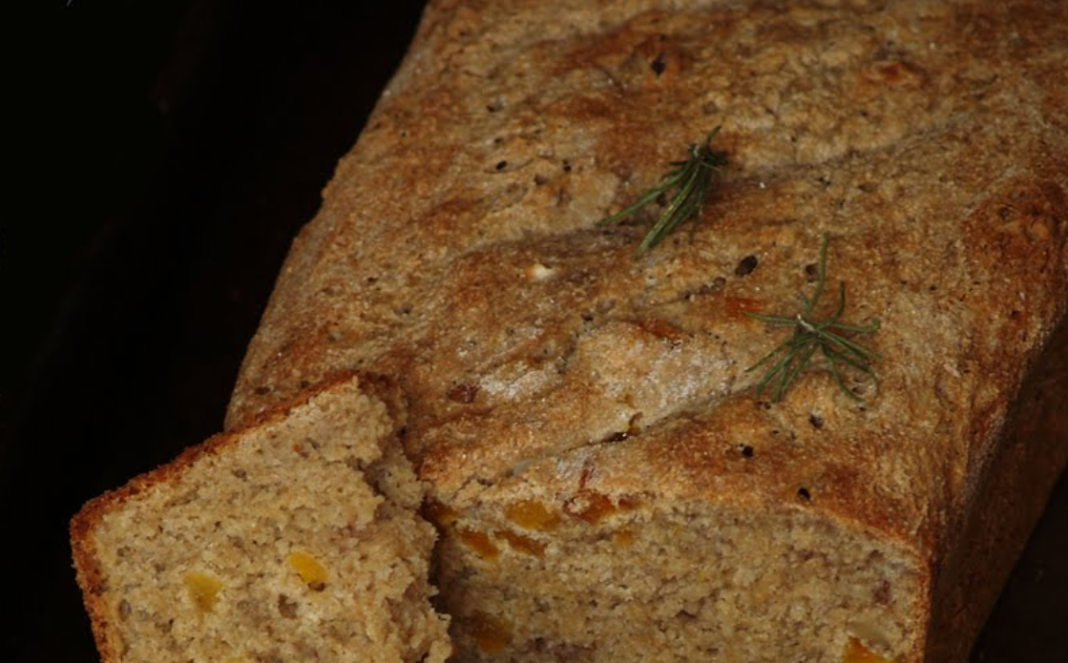Proteinski hljeb s orasima i ruzmarinom — zdrav, ukusan i bez miješenja Proteinski hljeb s orasima i ruzmarinom — zdrav, ukusan i bez miješenja