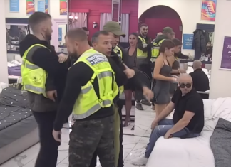 Rani jutarnji haos u “Eliti”: Intervencija obezbjeđenja i uvrede koje su šokirale publiku (VIDEO) Rani jutarnji haos u “Eliti”: Intervencija obezbjeđenja i uvrede koje su šokirale publiku (VIDEO)