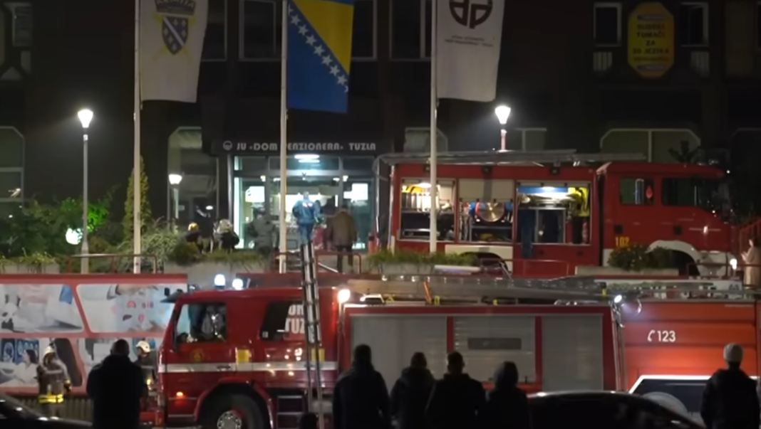 Najtužnija vijest iz UKC-a Tuzla: Još jedan život ugašen nakon požara u Domu penzionera Najtužnija vijest iz UKC-a Tuzla: Još jedan život ugašen nakon požara u Domu penzionera