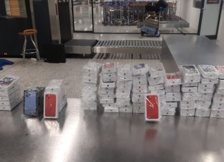 Spektakularna zapljena na aerodromu Sarajevo: Par pokušao prokrijumčariti 123 iPhone-a! Spektakularna zapljena na aerodromu Sarajevo: Par pokušao prokrijumčariti 123 iPhone-a!