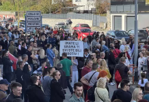 Tuzla na nogama: Građani traže pravdu za zlostavljane djevojčice – šutnja sistema više nije opcija! Tuzla na nogama: Građani traže pravdu za zlostavljane djevojčice – šutnja sistema više nije opcija!