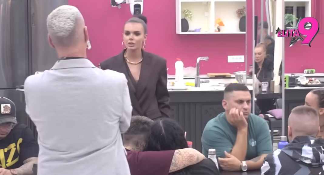 Mislila da je kamere ne snimaju! Anita se povjerila produkciji, a izletjela joj šokantna rečenica – sve se čulo! Mislila da je kamere ne snimaju! Anita se povjerila produkciji, a izletjela joj šokantna rečenica – sve se čulo!