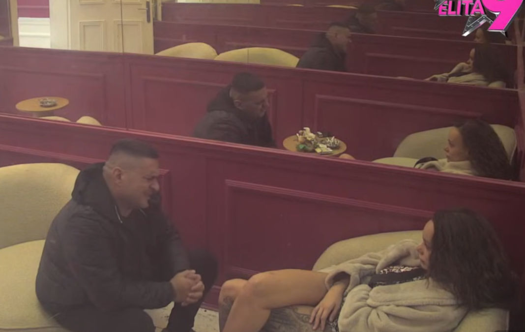 Emotivni krah u Eliti 9: Bebici pozlilo nakon Teodorine šut karte, hitno izletio napolje! (VIDEO) Emotivni krah u Eliti 9: Bebici pozlilo nakon Teodorine šut karte, hitno izletio napolje! (VIDEO)