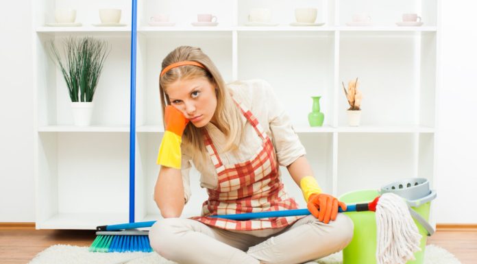 Zaboravite skupa sredstva – ovo što bacate u smeće uklanja prašinu i fleke u trenu! Zaboravite skupa sredstva – ovo što bacate u smeće uklanja prašinu i fleke u trenu!