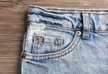 Otkrivena tajna malog džepa na farmericama: Svi ga imamo, a rijetko ko zna čemu služi! Otkrivena tajna malog džepa na farmericama: Svi ga imamo, a rijetko ko zna čemu služi!