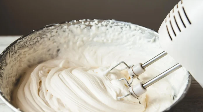 Kako napraviti savršen šlag: Mekan, pjenast i prava poslastica za svaku tortu! Kako napraviti savršen šlag: Mekan, pjenast i prava poslastica za svaku tortu!