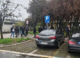 Ubijen vođa navijača Partizana: Pucnji odjeknuli u centru grada, policija traga za egzekutorima Ubijen vođa navijača Partizana: Pucnji odjeknuli u centru grada, policija traga za egzekutorima