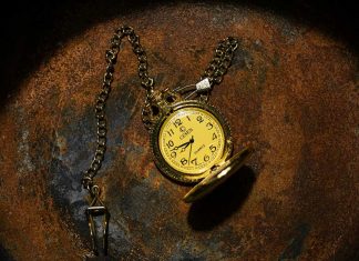 Nevjerovatna cifra! Džepni sat iz tragedije Titanika oborio sve aukcijske rekorde prodat čak za 1,78 miliona funti Nevjerovatna cifra! Džepni sat iz tragedije Titanika oborio sve aukcijske rekorde prodat čak za 1,78 miliona funti