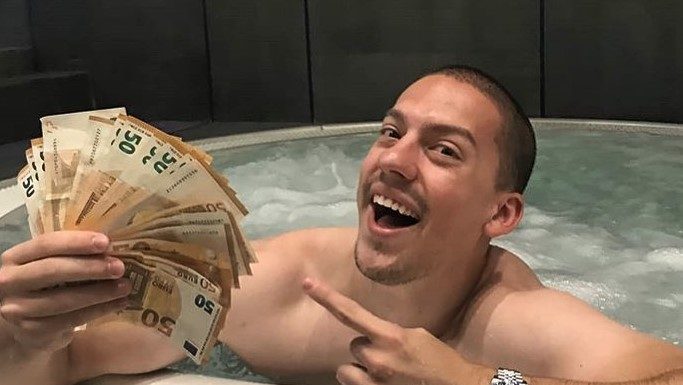 Baka Prase otkrio šokantne cifre: Evo koliko ga košta jedan mjesec života Baka Prase otkrio šokantne cifre: Evo koliko ga košta jedan mjesec života