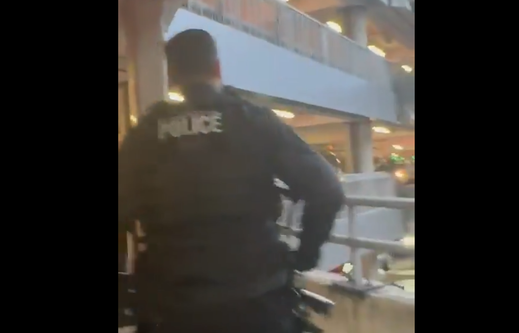 Drama na Aerodromu u Londonu: Naoružani policajci blokirali Terminal 3 – misterija „velikog incidenta“ Drama na Aerodromu u Londonu: Naoružani policajci blokirali Terminal 3 – misterija „velikog incidenta“