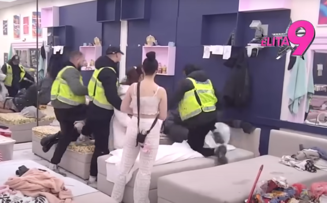 Bela kuća u potpunom haosu: Miljana divljala po sobi, obezbjeđenje moralo da upadne! Bela kuća u potpunom haosu: Miljana divljala po sobi, obezbjeđenje moralo da upadne!