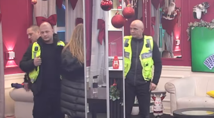 Sve je eksplodiralo pred kamerama: Žestok obračun Rade i Mikija šokirao ekipu Sve je eksplodiralo pred kamerama: Žestok obračun Rade i Mikija šokirao ekipu