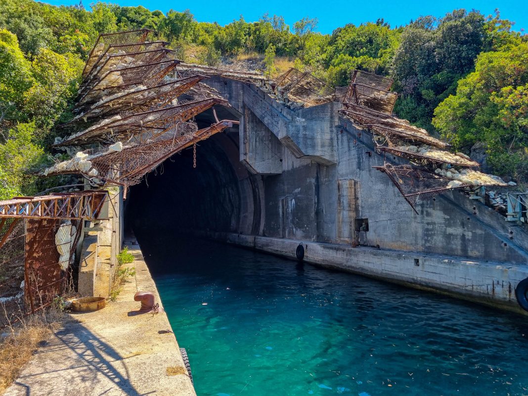Decenijama nevidljivo iz zraka: Šta je Tito skrivao u tajnom tunelu na Jadranu