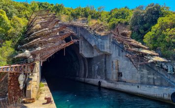 Decenijama nevidljivo iz zraka: Šta je Tito skrivao u tajnom tunelu na Jadranu.(VIDEO) Decenijama nevidljivo iz zraka: Šta je Tito skrivao u tajnom tunelu na Jadranu