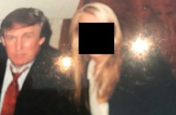 Nestali Epstajnovi dokumenti: Da li Ministarstvo pravde prikriva veze Donalda Trampa? Nestali Epstajnovi dokumenti: Da li Ministarstvo pravde prikriva veze Donalda Trampa?