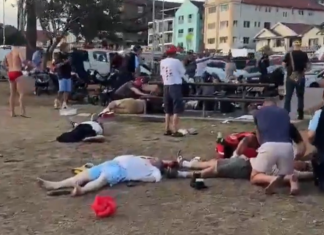 Panika u Sidneju: Deseci mrtvih u pucnjavi na najpoznatijoj plaži!!! (VIDEO) Panika u Sidneju: Deseci mrtvih u pucnjavi na najpoznatijoj plaži