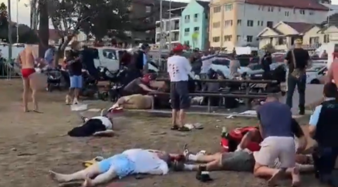 Panika u Sidneju: Deseci mrtvih u pucnjavi na najpoznatijoj plaži!!! (VIDEO) Panika u Sidneju: Deseci mrtvih u pucnjavi na najpoznatijoj plaži