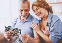 Tradicija koja prkosi vremenu: Zašto ljudi i dalje šalju razglednice Tradicija koja prkosi vremenu: Zašto ljudi i dalje šalju razglednice