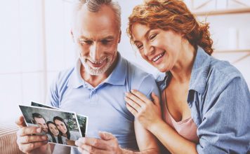 Tradicija koja prkosi vremenu: Zašto ljudi i dalje šalju razglednice Tradicija koja prkosi vremenu: Zašto ljudi i dalje šalju razglednice