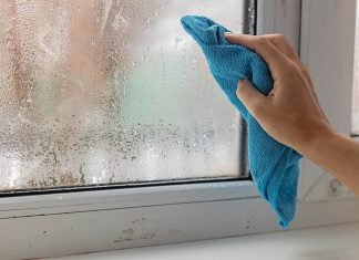 Vlaga na prozorima nije bezazlena: tihi problem koji uništava vaš dom zimi Vlaga na prozorima nije bezazlena: tihi problem koji uništava vaš dom zimi